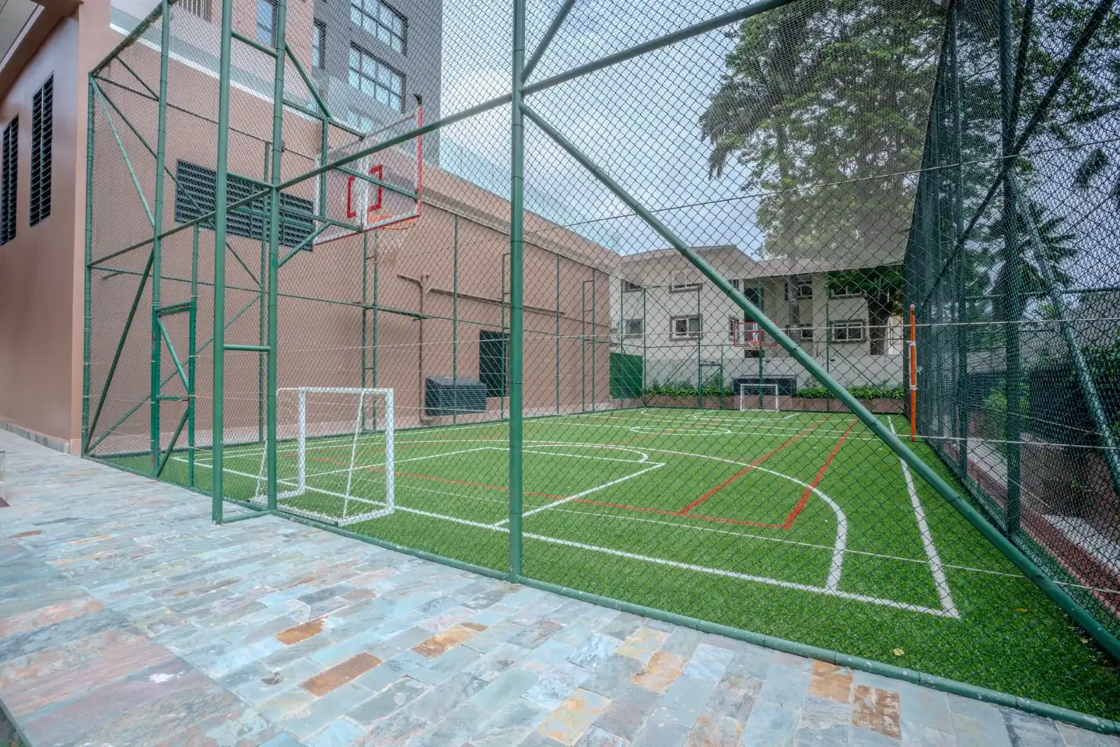 Multipurpose sports court in the Grand Mirage gardens